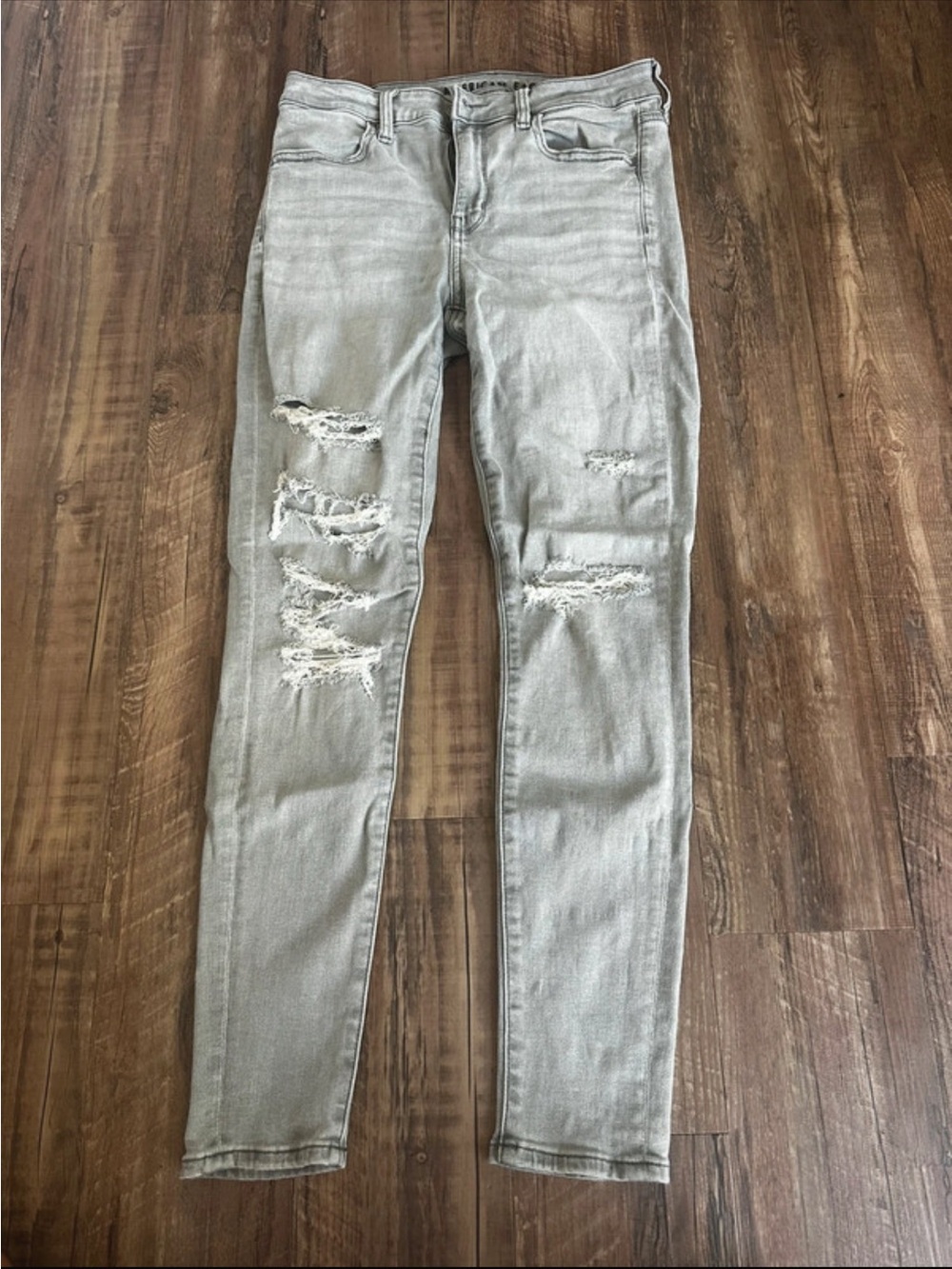 Final price. American Eagle Outfitters Light Gray Ripped Skinny Jeans